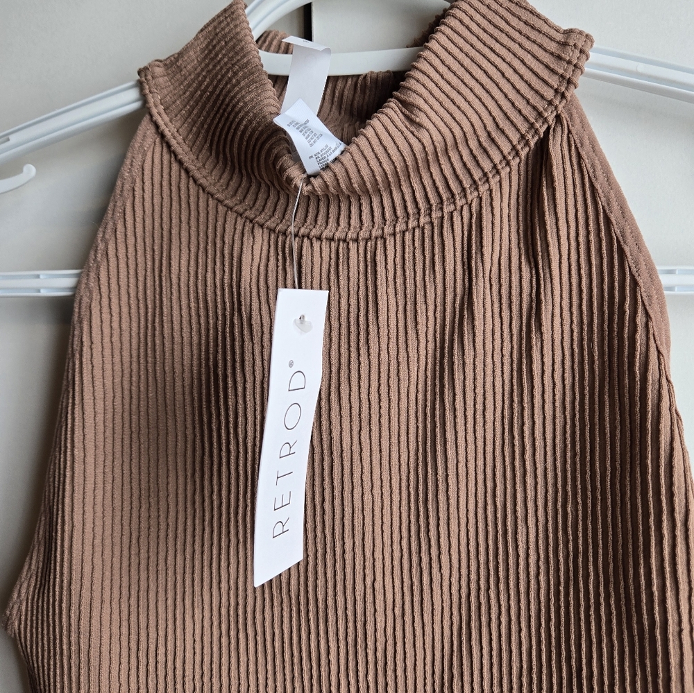 Brown Ribbed Halter Crop Top - Picture 4 of 4